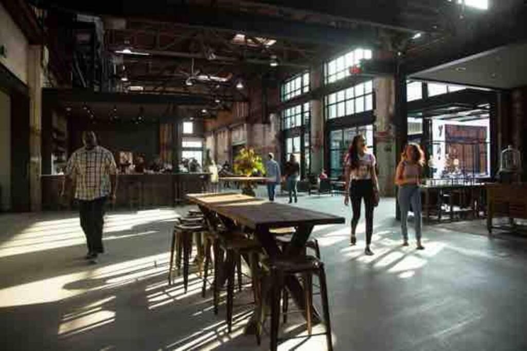 Chic Bungalow Apartment Steps From Armature Works & Downtown Riverwalk แทมปา ภายนอก รูปภาพ