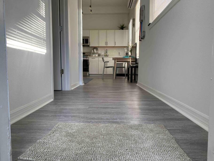 Chic Bungalow Apartment Steps From Armature Works & Downtown Riverwalk แทมปา ภายนอก รูปภาพ