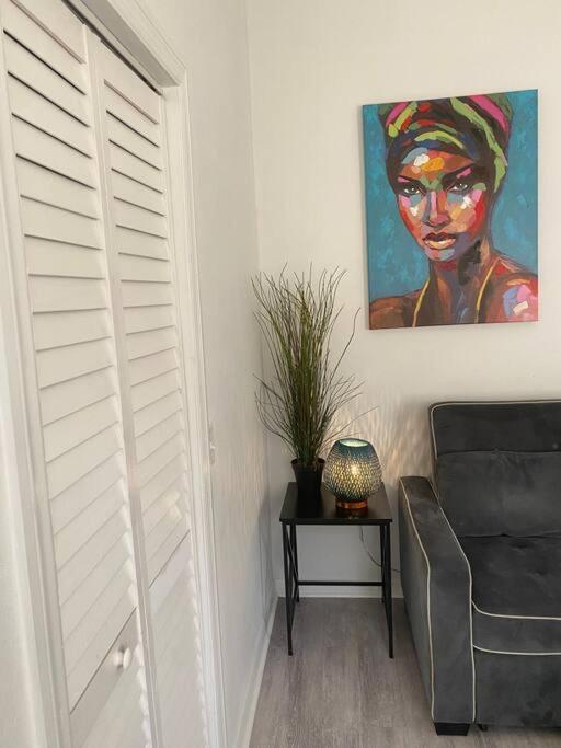 Chic Bungalow Apartment Steps From Armature Works & Downtown Riverwalk แทมปา ภายนอก รูปภาพ