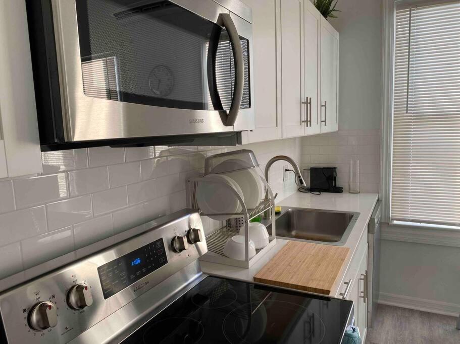 Chic Bungalow Apartment Steps From Armature Works & Downtown Riverwalk แทมปา ภายนอก รูปภาพ