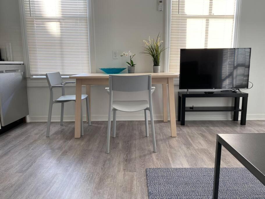 Chic Bungalow Apartment Steps From Armature Works & Downtown Riverwalk แทมปา ภายนอก รูปภาพ